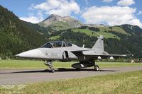 Der Tschechische JAS-39 Gripen rollt auf die Piste Der Tschechische JAS-39 Gripen rollt auf die Piste