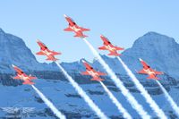 Die Patrouille Suisse begeisterte auch 2022 die Ski-Fans Die Patrouille Suisse begeisterte auch 2022 die Ski-Fans