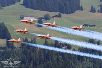 Die Patrouille Suisse begeisterte die zahlreichen Zuschauer im Obersimmental